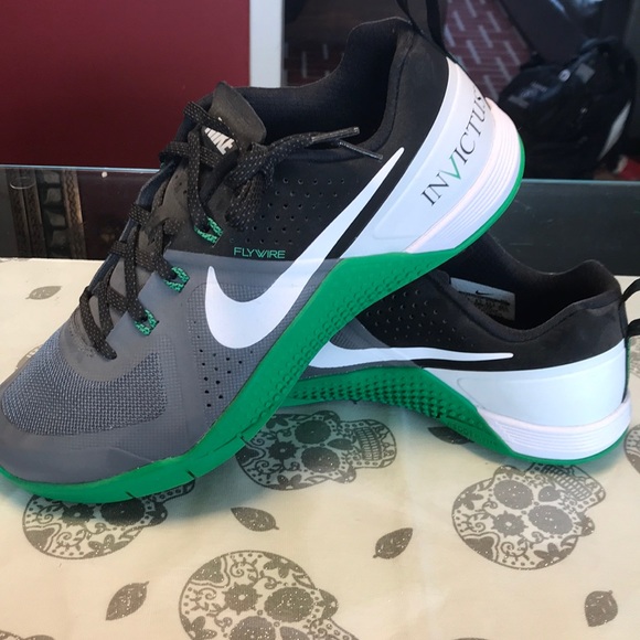nike metcon invictus